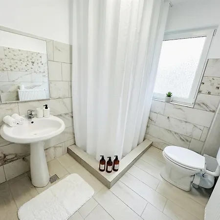 アパート Serenity And エフォリエ・ノルド